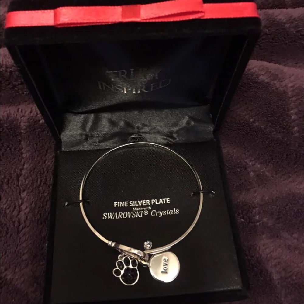 Silver bracelet with Swarovski crystals